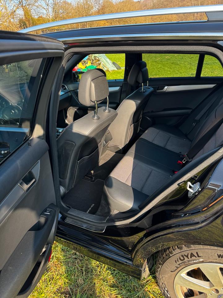 Mercedes Benz C 200 2011 — photo 11
