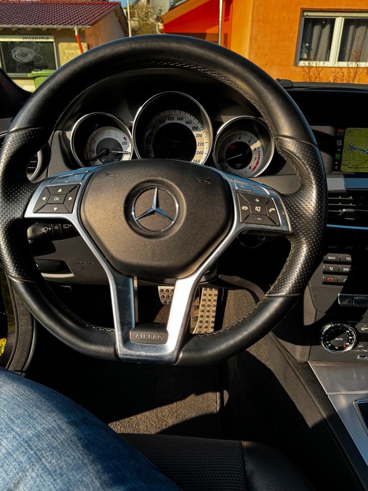 Mercedes Benz C 200 2011 — photo 12