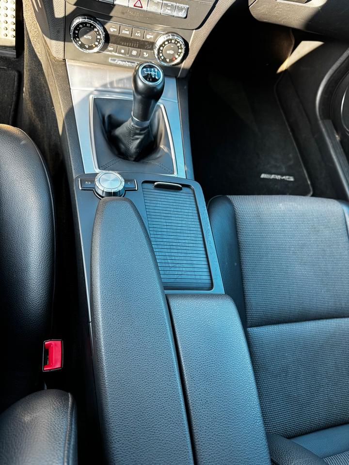 Mercedes Benz C 200 2011 — photo 14