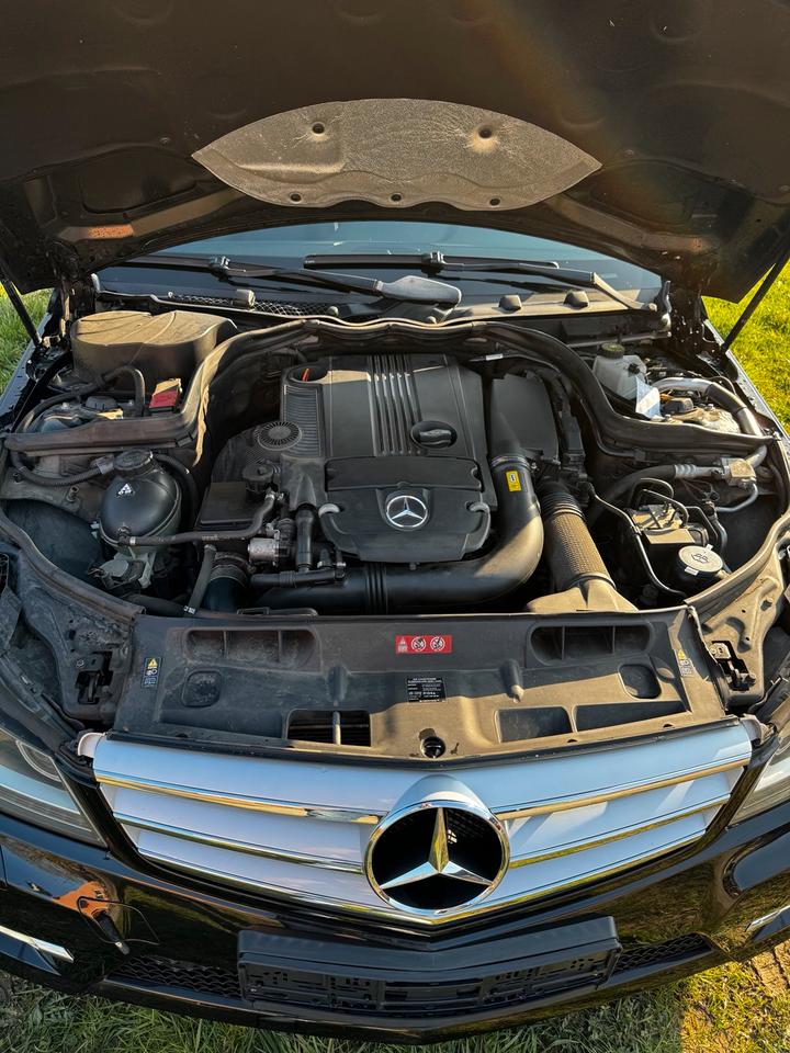 Mercedes Benz C 200 2011 — photo 16