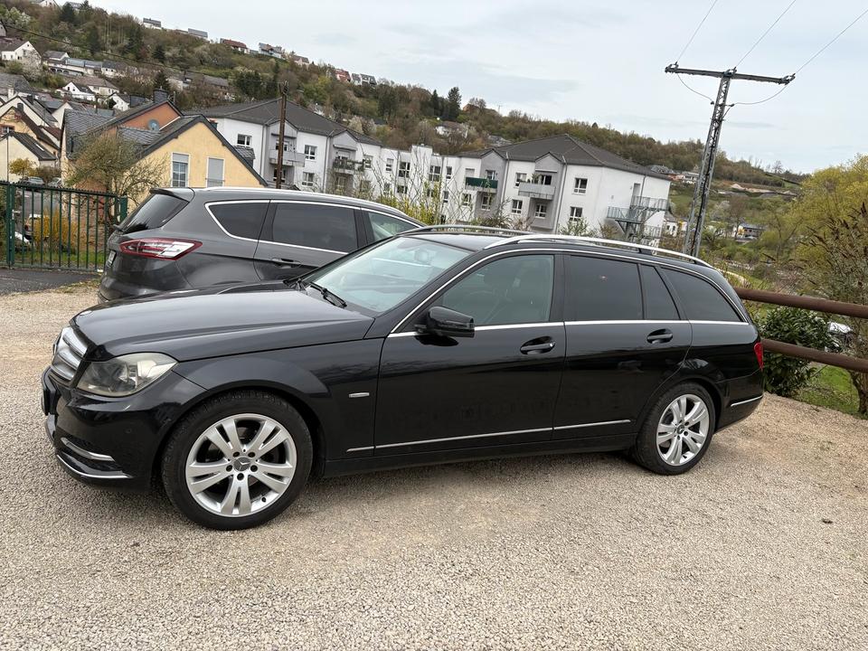 Mercedes Benz C 220 2011 — rear view