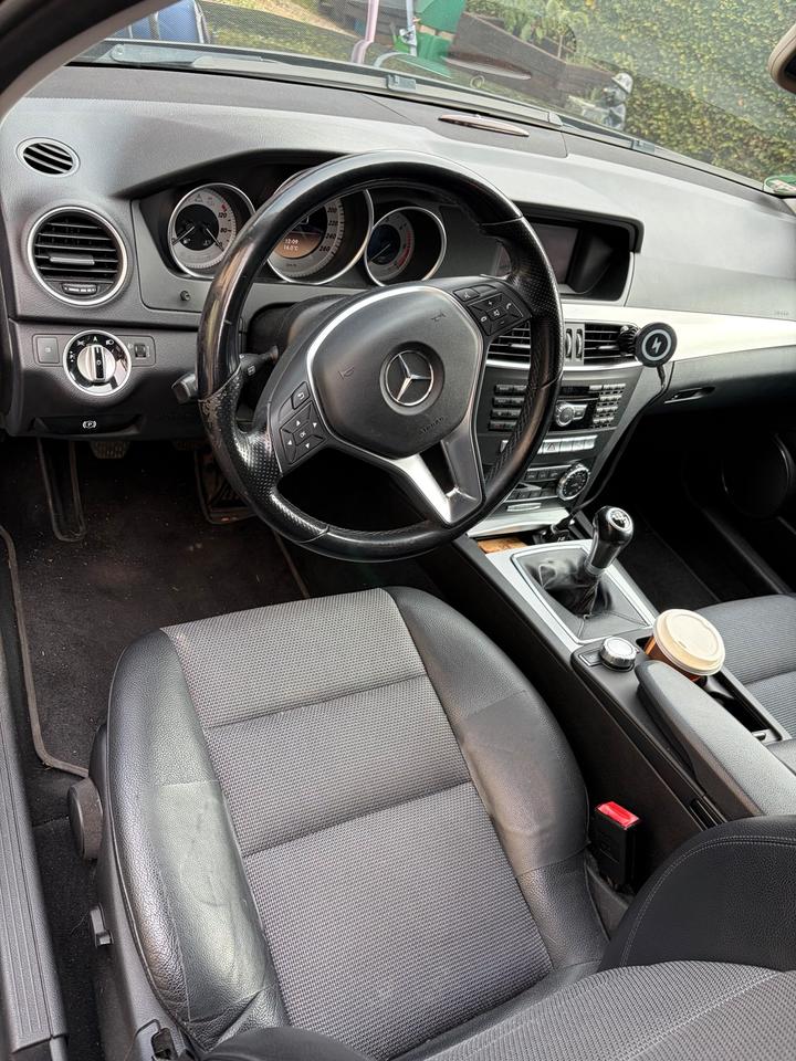 Mercedes Benz C 220 2011 — photo 8