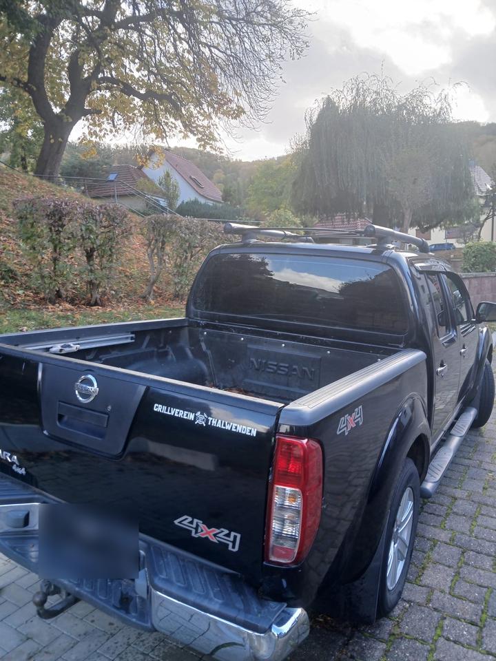 Nissan Navara 2005 — вигляд ззаду