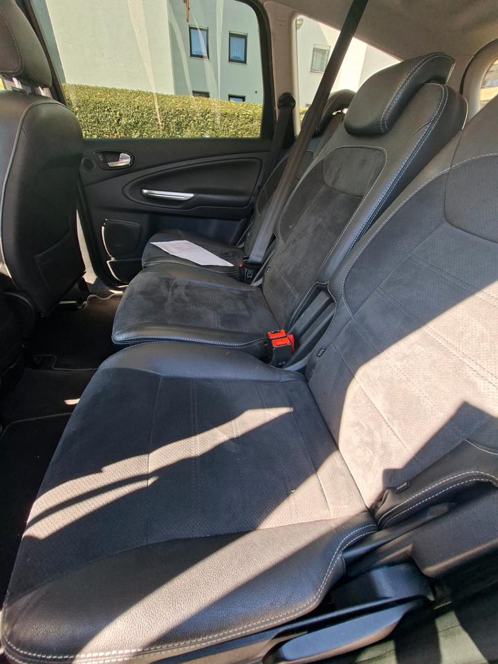 Ford S-Max 2011 — interior