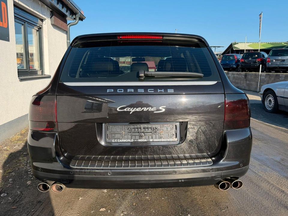 Porsche Cayenne 2004 — двигун