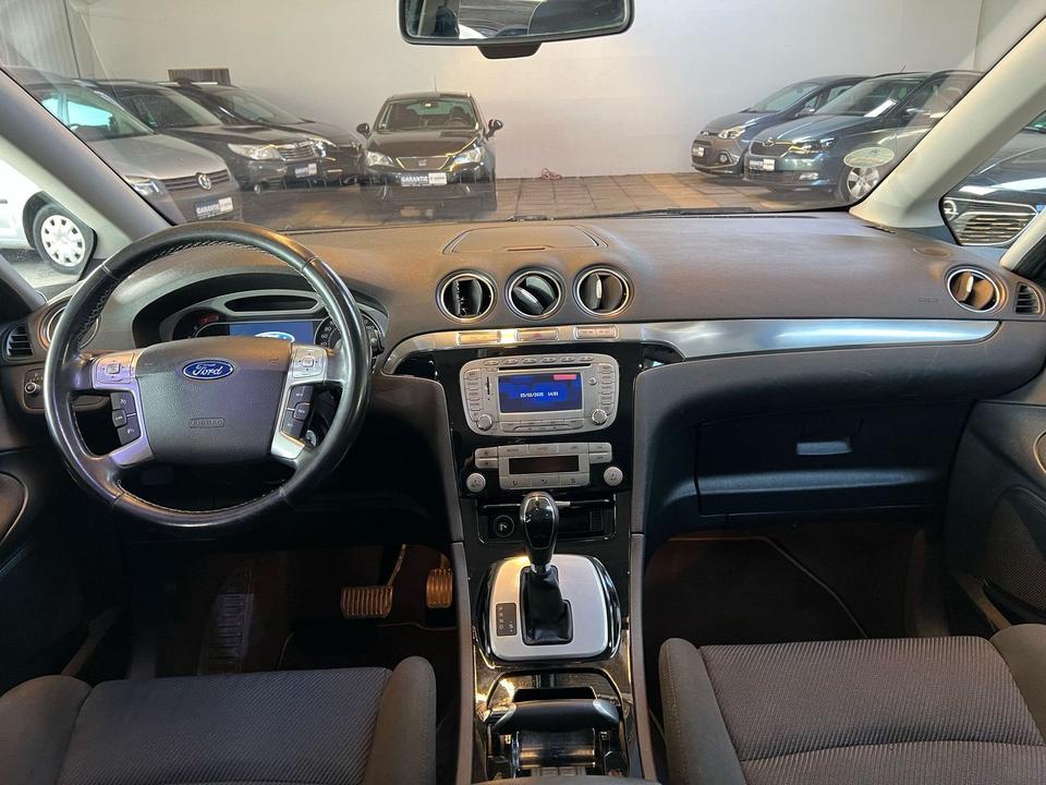 Ford S-Max 2010 — photo 10
