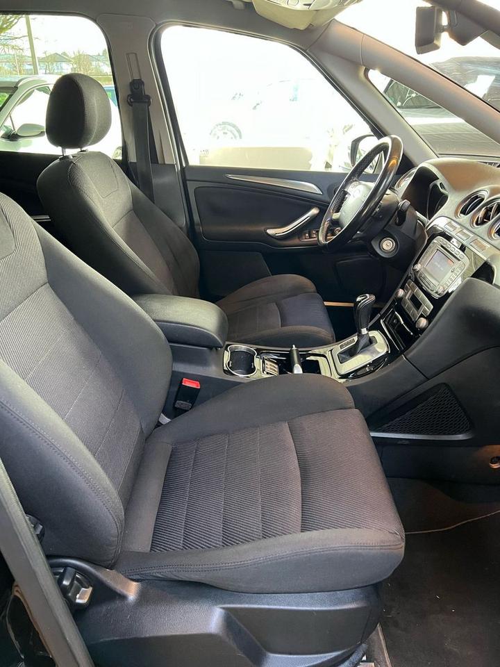 Ford S-Max 2010 — photo 11