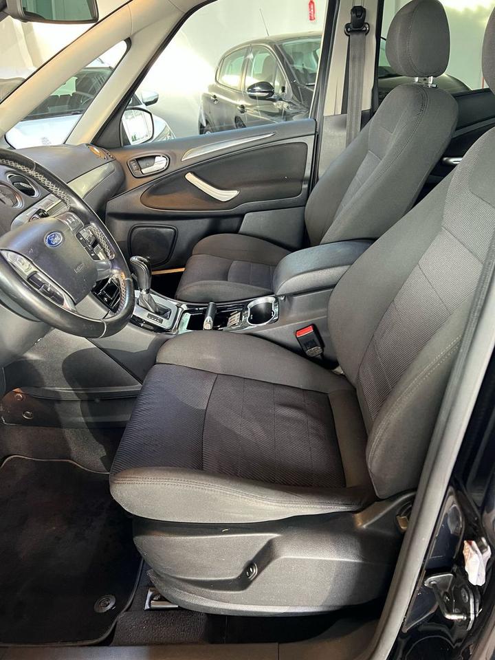 Ford S-Max 2010 — photo 14