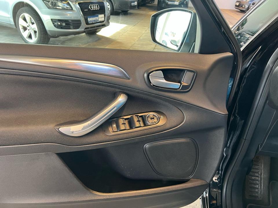 Ford S-Max 2010 — photo 15