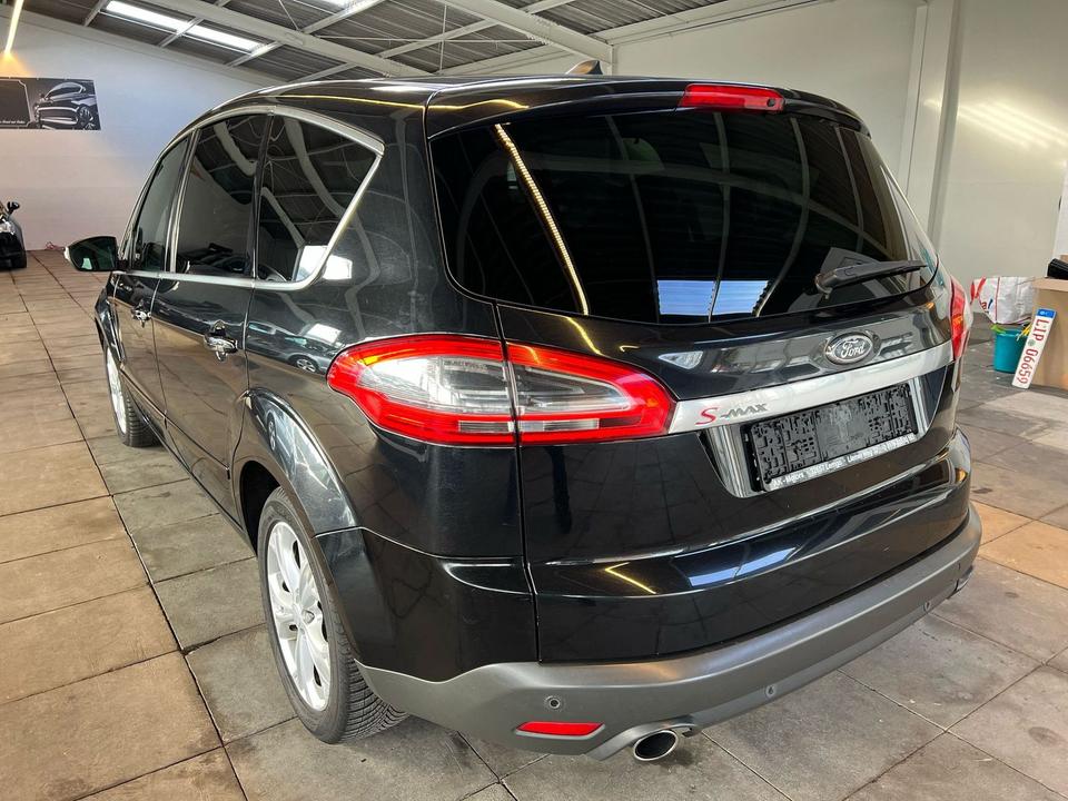 Ford S-Max 2010 — rear view
