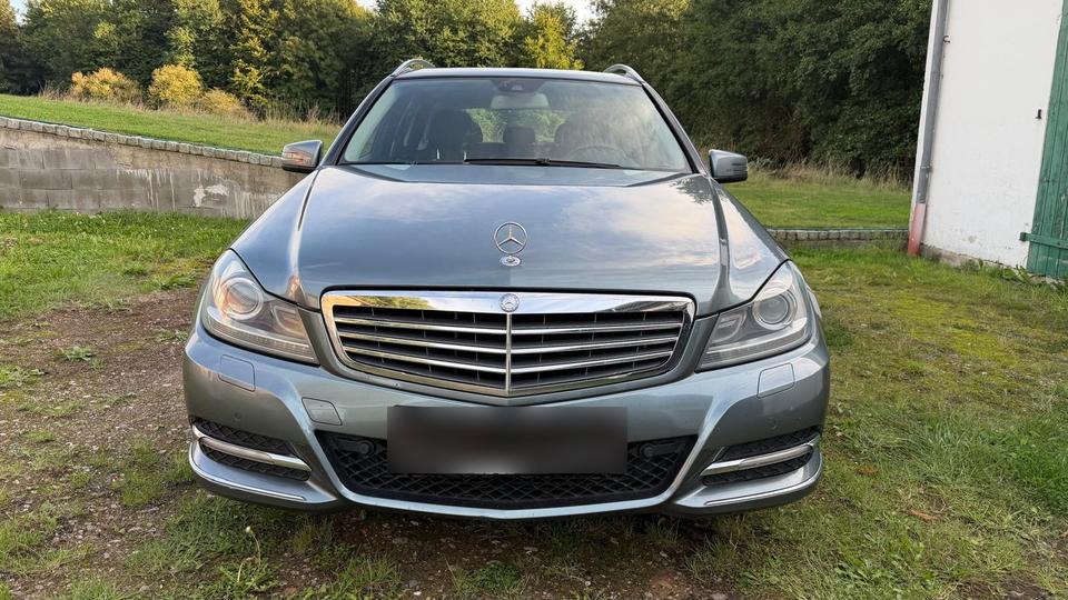 Mercedes Benz C 220 2011 — вигляд ззаду