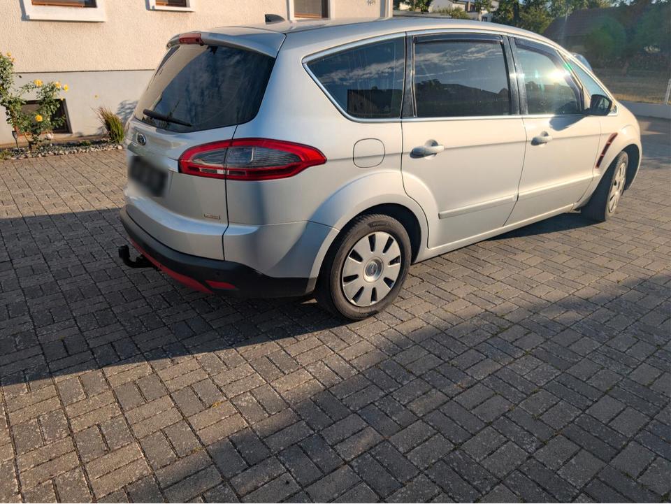 Ford S-Max 2012 — rear view