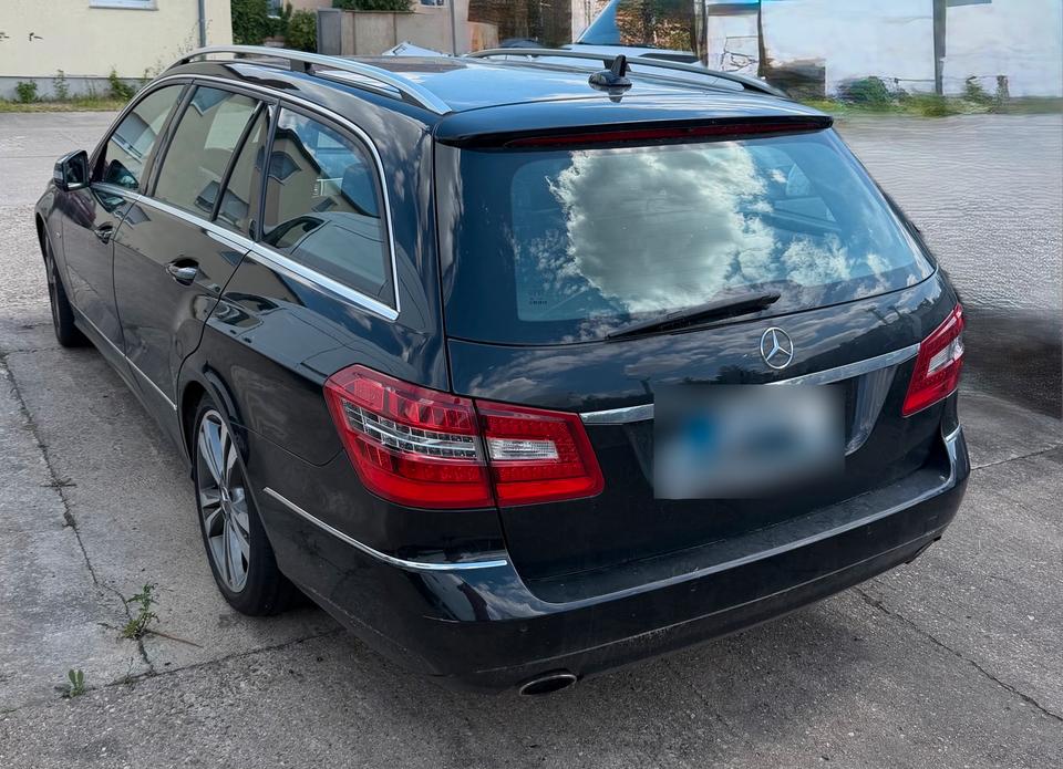 Mercedes Benz E 350 2011 — rear view