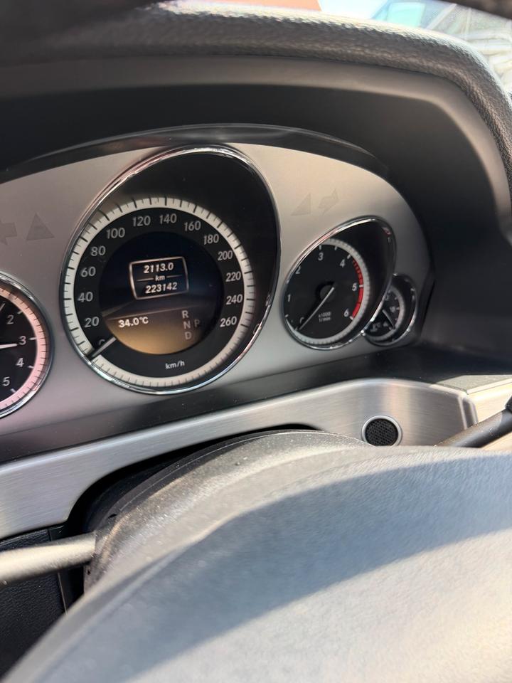 Mercedes Benz E 350 2011 — engine