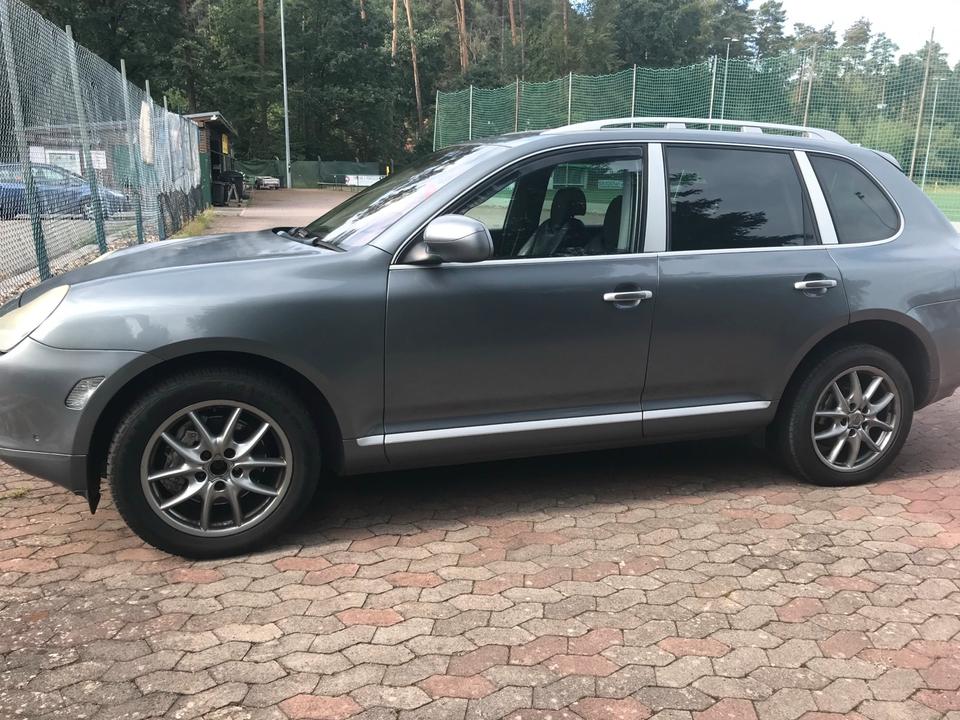 Porsche Cayenne 2006 — rear view