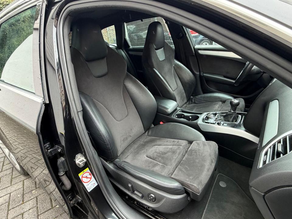 Audi A4 2011 — photo 11