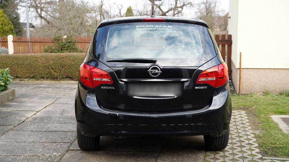 Opel Meriva 2012 — rear view