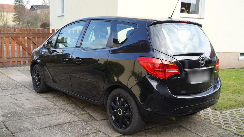 Opel Meriva 2012 — interior
