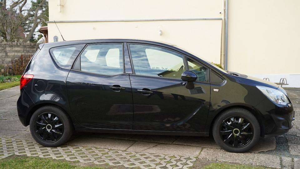 Opel Meriva 2012 — engine