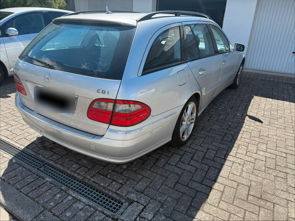 Mercedes Benz E 280 2007 — салон
