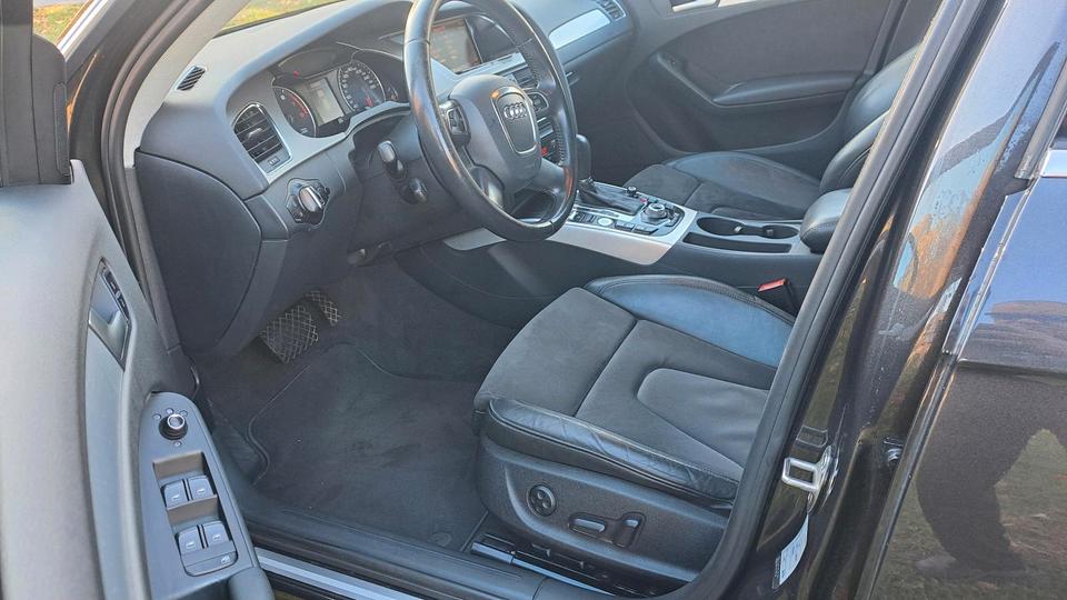 Audi A4 2011 — photo 7