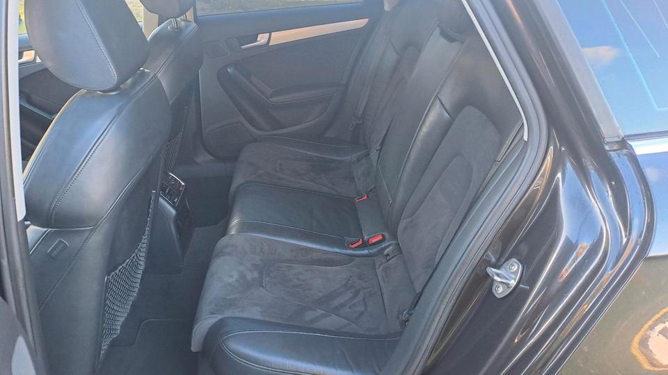 Audi A4 2011 — photo 8