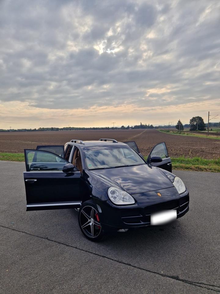Porsche Cayenne 2005 — салон