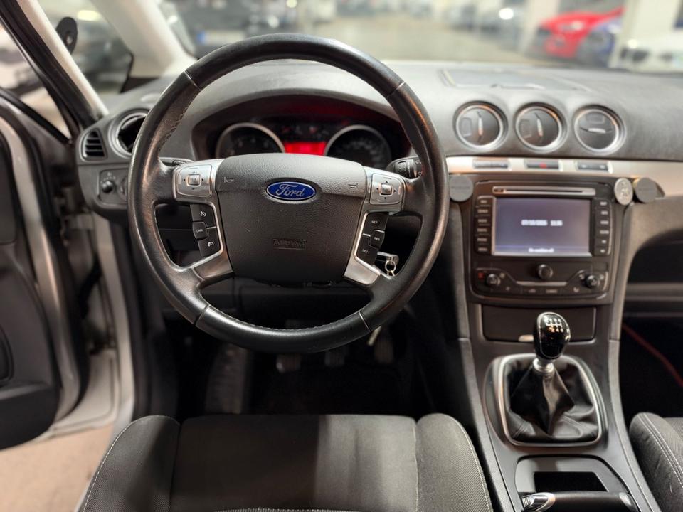 Ford S-Max 2014 — photo 11
