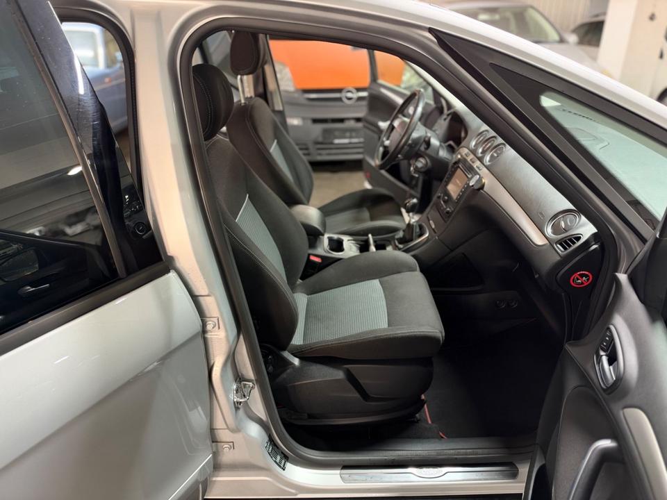 Ford S-Max 2014 — photo 13