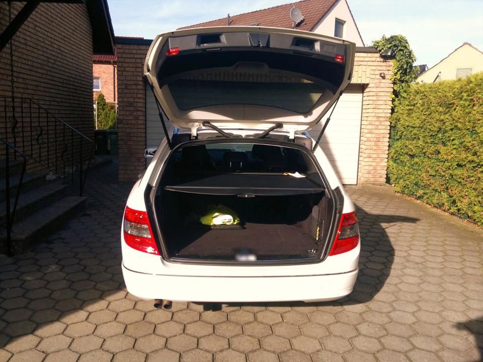 Mercedes Benz C 180 2010 — rear view