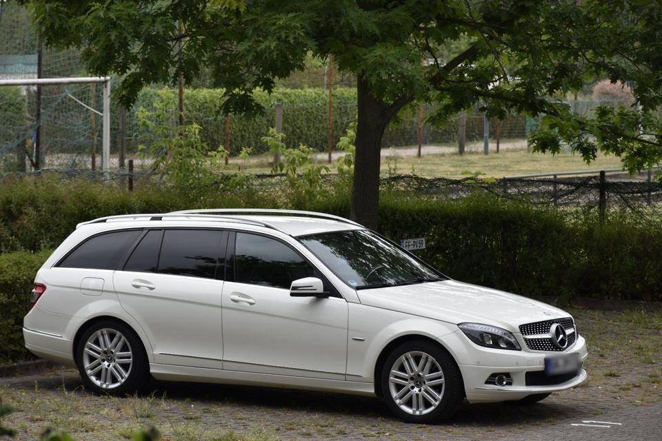 Mercedes Benz C 180 2010 — interior