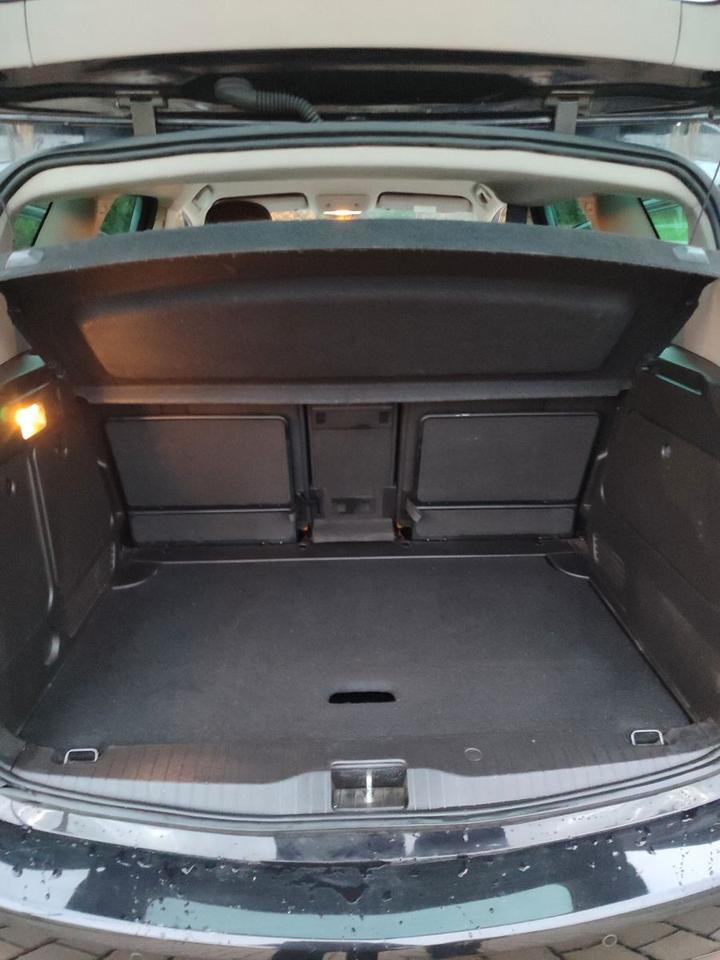 Opel Meriva 2011 — interior