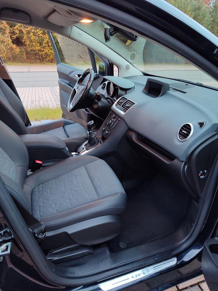 Opel Meriva 2011 — engine