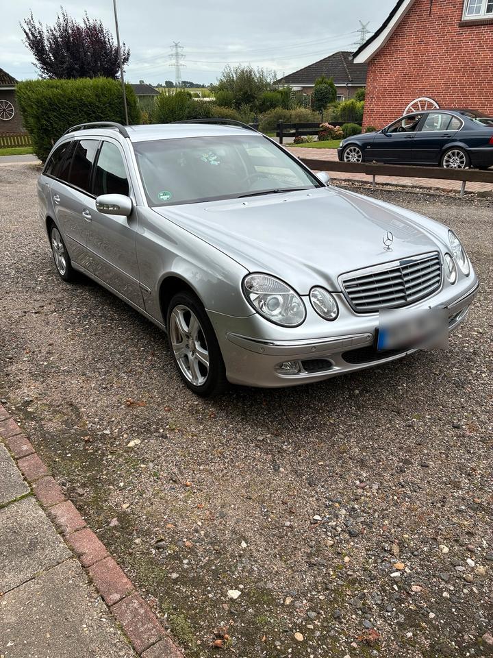 Mercedes Benz Mercedes s211 e200 Kompressor 2004 — rear view