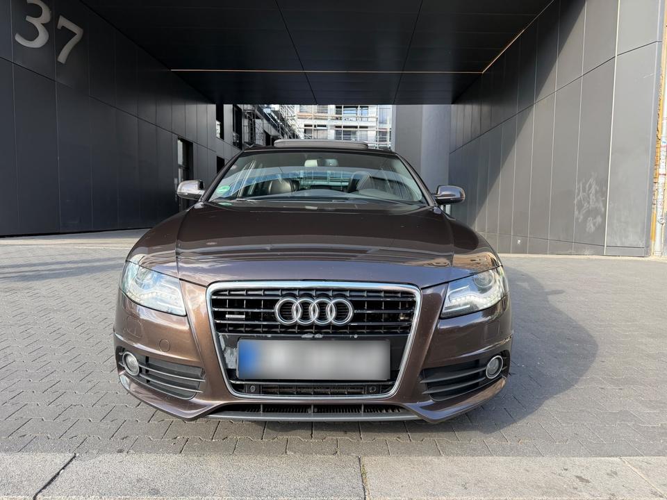 Audi A4 2011 — вигляд ззаду