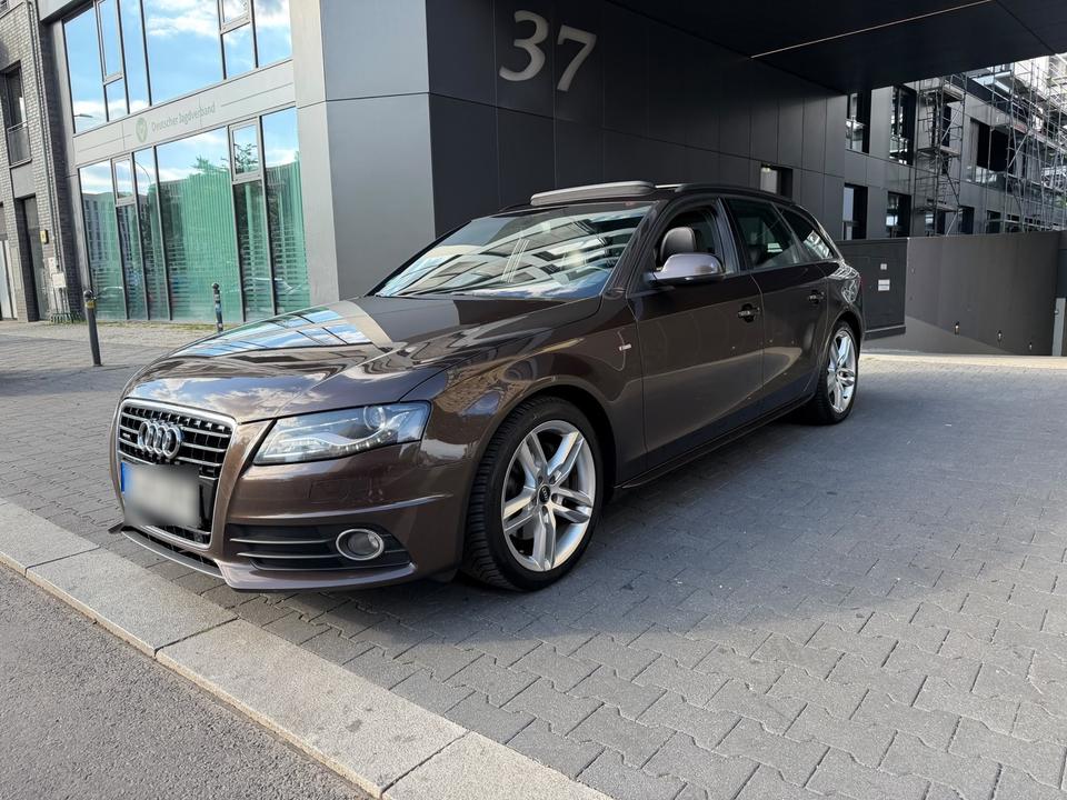 Audi A4 2011 — салон