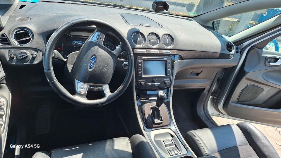 Ford S-Max 2014 — вигляд ззаду