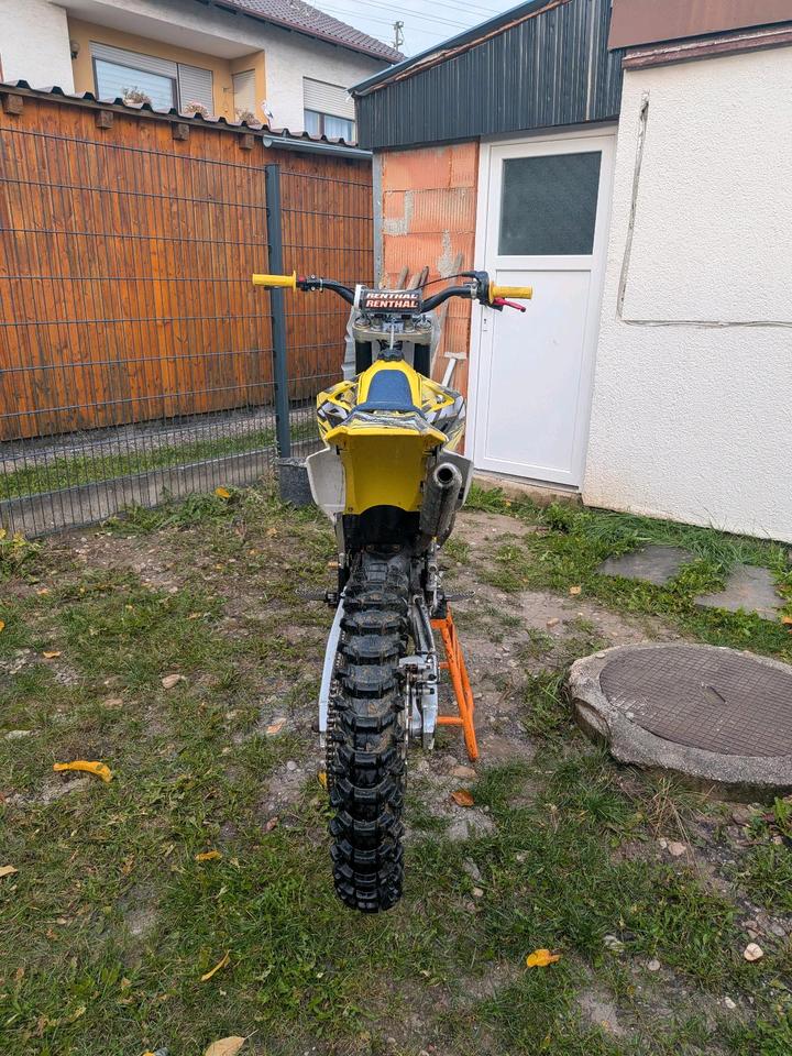 Suzuki RM 250 2 Takt Motocross Tausch 2006 — rear view