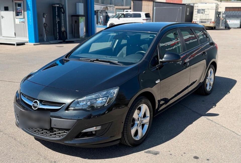 Opel Astra 2015 — interior