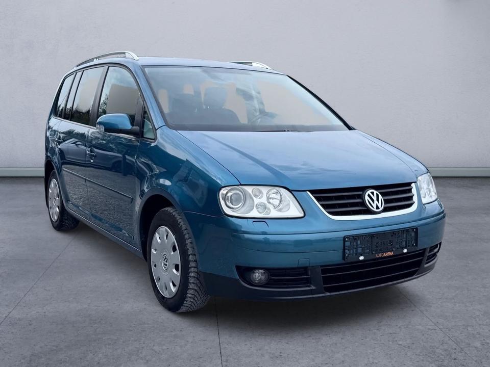 Volkswagen Touran 2004 — rear view