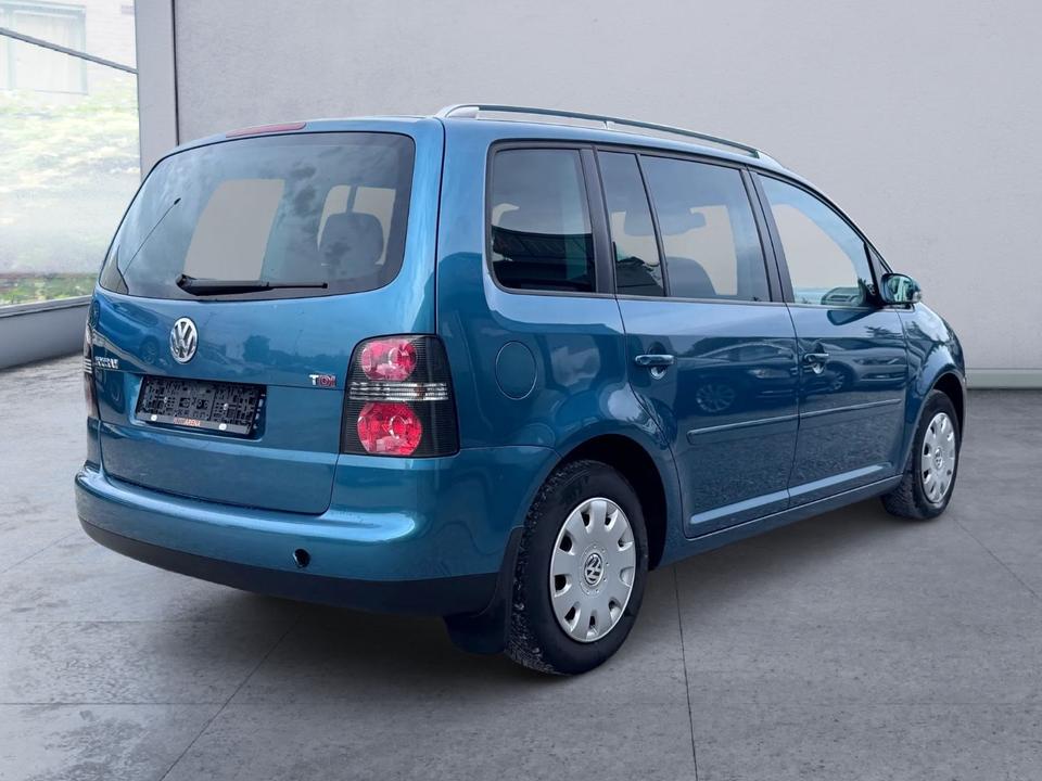Volkswagen Touran 2004 — engine