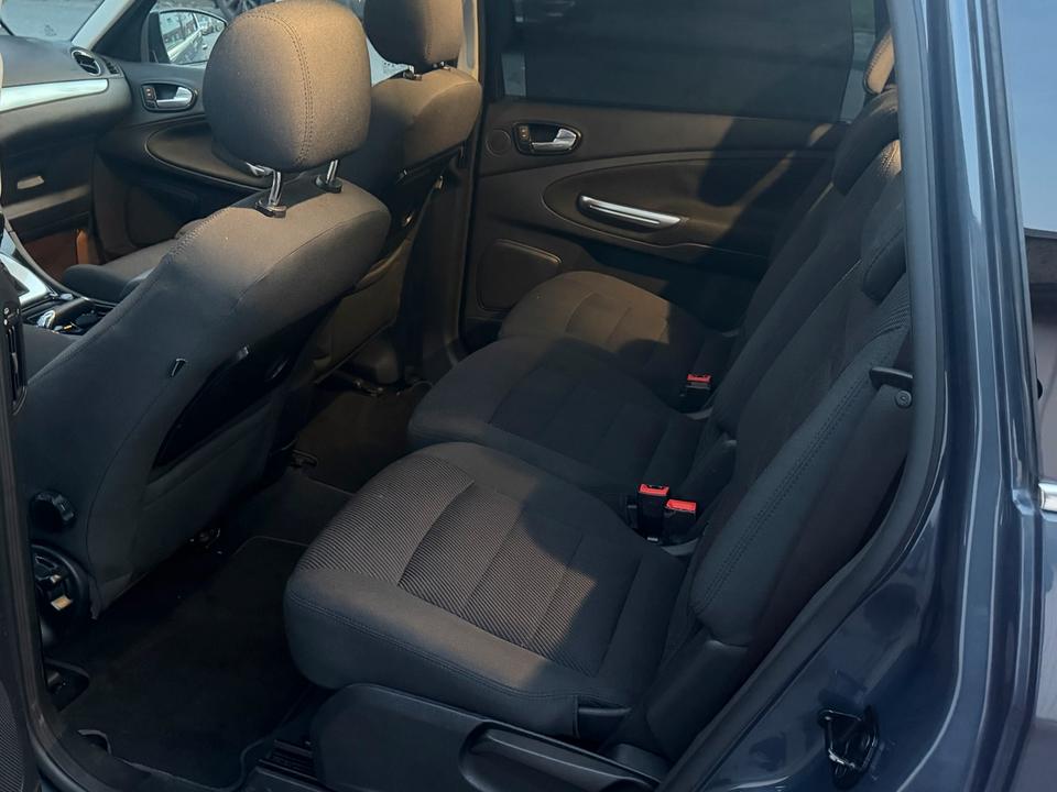 Ford S-Max 2011 — photo 7