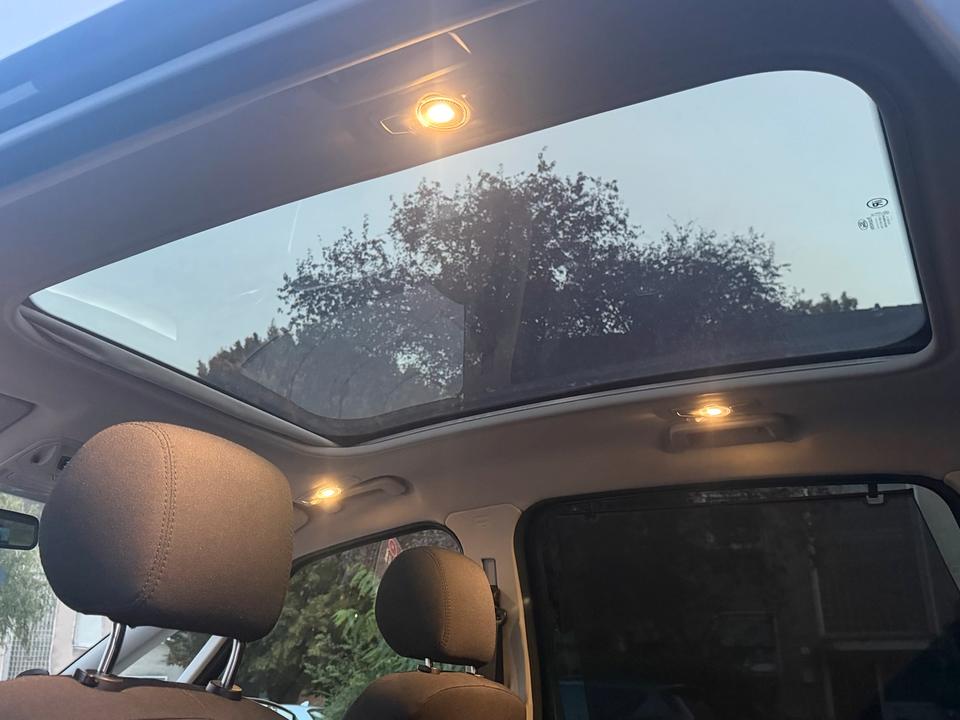 Ford S-Max 2011 — photo 9