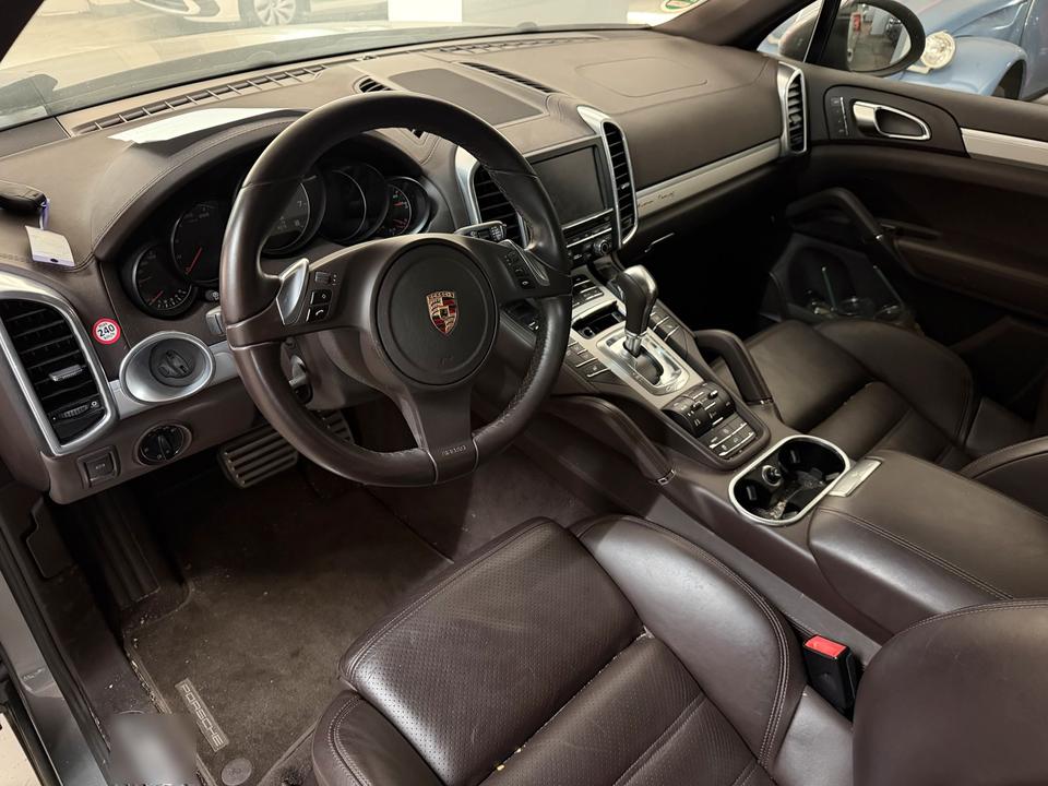 Porsche Cayenne 2010 — photo 11