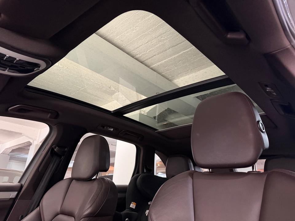 Porsche Cayenne 2010 — photo 13