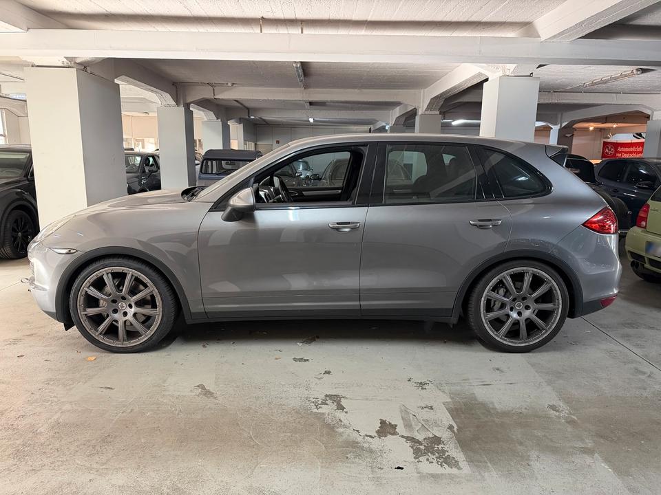 Porsche Cayenne 2010 — engine