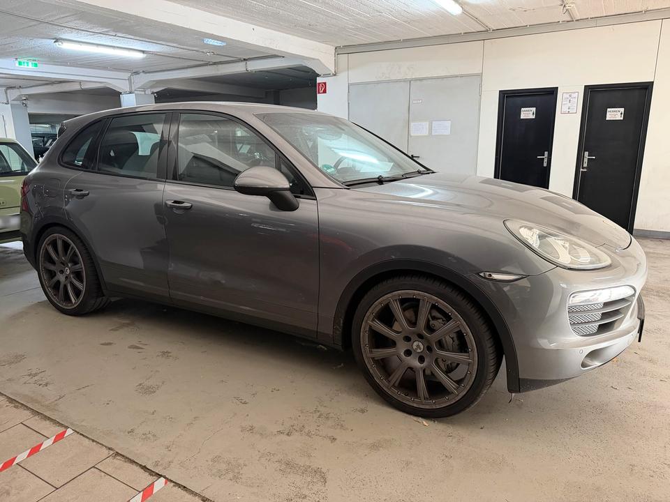 Porsche Cayenne 2010 — photo 8