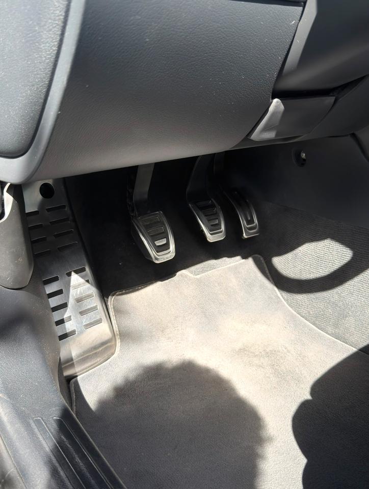 Audi A6 2011 — photo 17