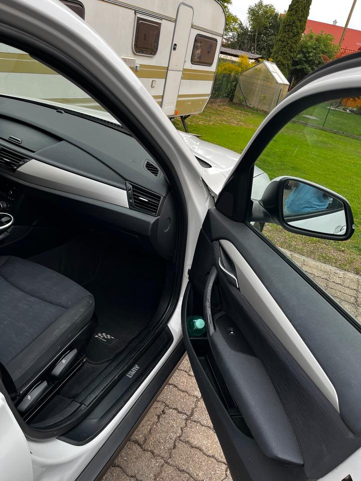 BMW X1 2012 — rear view
