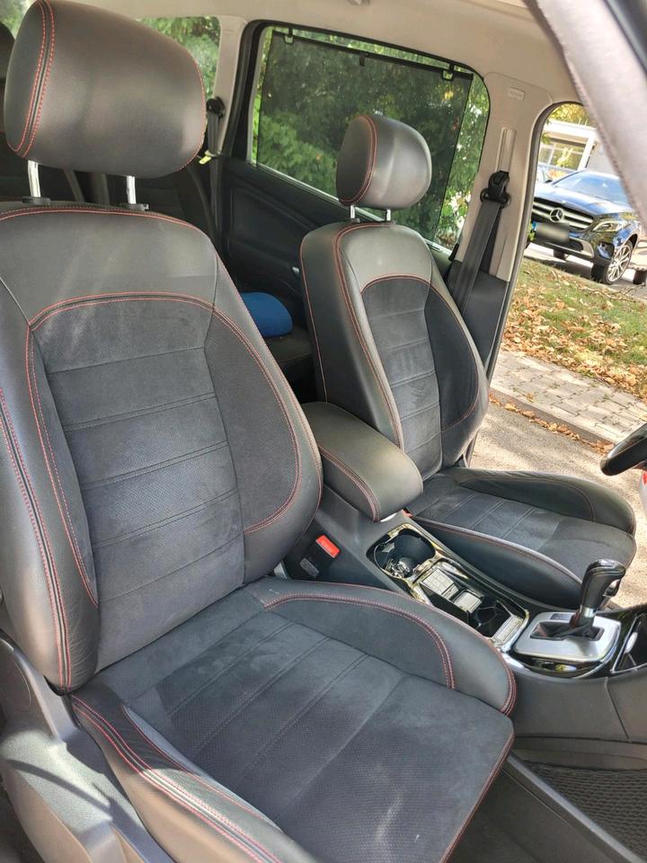 Ford S-Max 2010 — photo 11